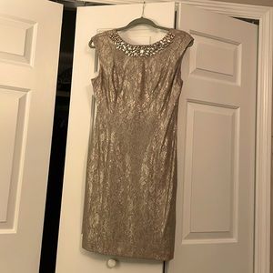 Women’s Gold metallic Adrianna Papell Size 8